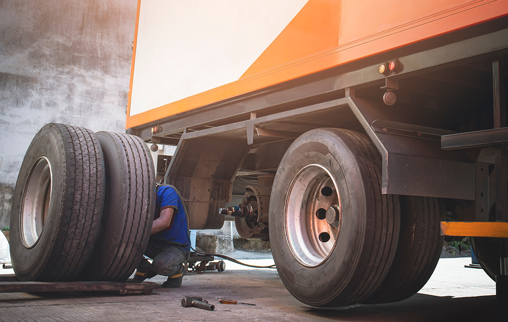 Professioneller LKW-Reifenwechsel